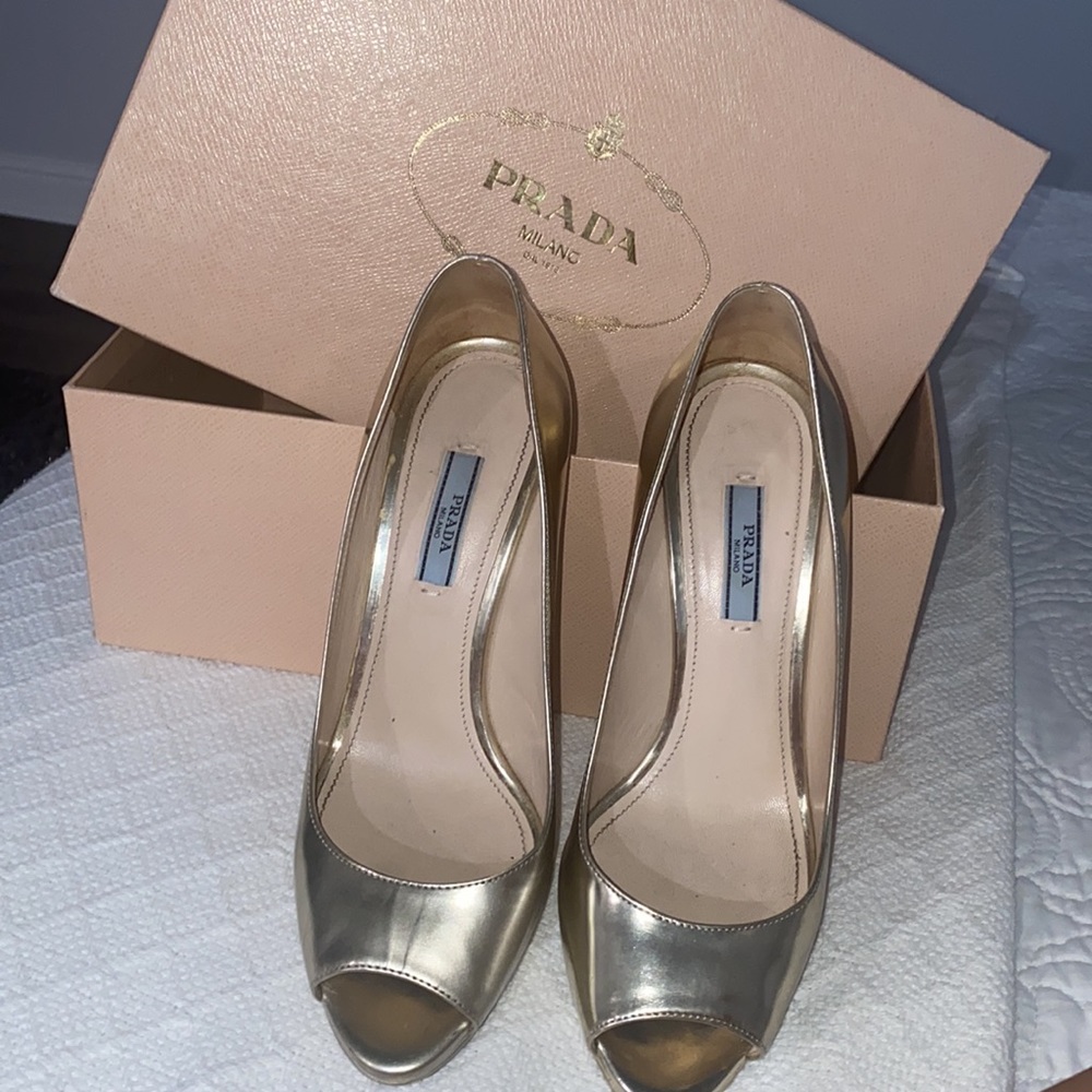 Beautiful Gold Prada peep toes. Great with any outfit!